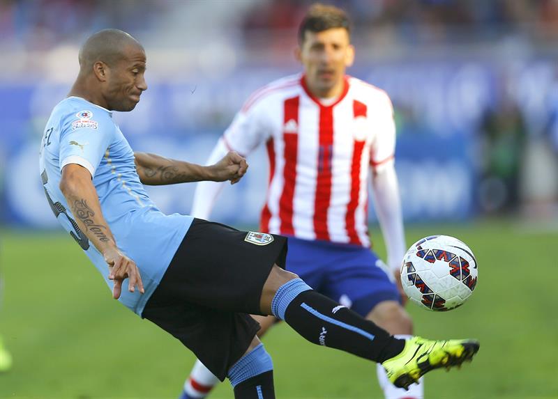 Jiménez abrió el marcador para Uruguay, Ortigoza empató. Foto: EFE