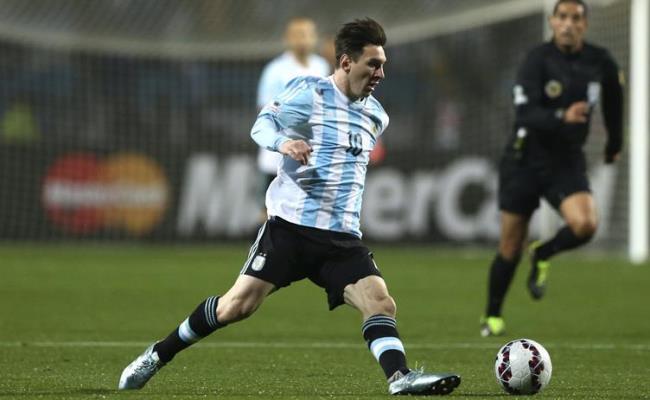 Lionel Messi no tuvo su noche ante Colombia. Foto: EFE
