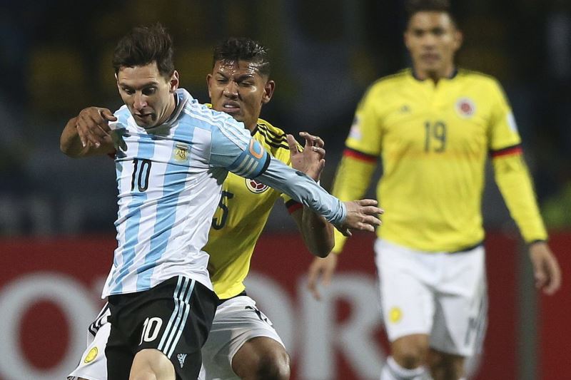 Entre argentinos y colombianos salió el tercer semifinalista de la Copa América. Foto: EFE