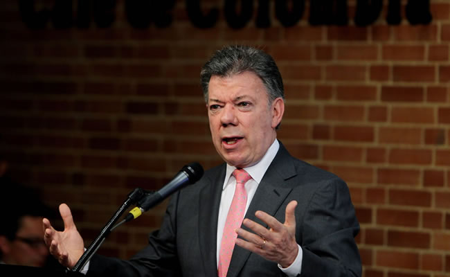 Santos cambia a jefes de las Fuerzas Armadas colombianas. Foto: EFE