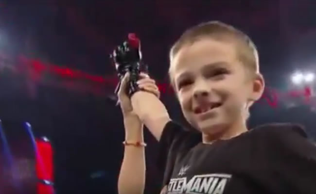 El lindo gesto de la WWE con un niño con cáncer. Foto: Youtube