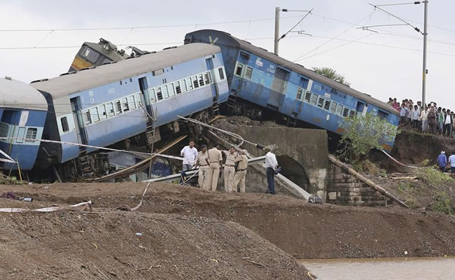 Accidente de trenes en la India deja 27 personas muertas. Foto: EFE