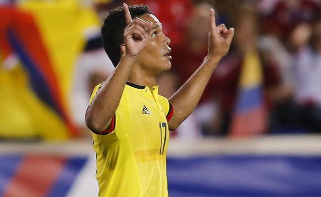 Carlos Bacca abrió el marcador del partido a favor de Colombia en el minuto 38. Foto: EFE