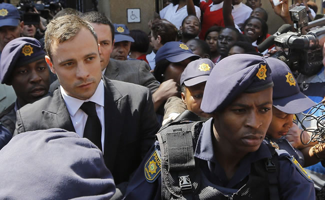 Oscar Pistorius ingresó el 21 de octubre de 2014 a la cárcel Kgosi Mampuru en Pretoria, donde había cumplido condena por matar a su novia. Foto: EFE