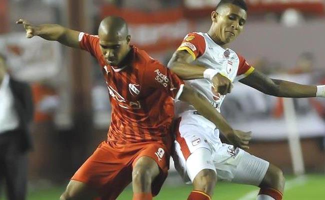 Santa Fe se impuso 1-0 en el partido de ida sobre Independiente. Foto: EFE
