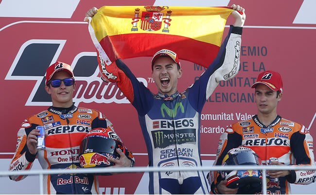 Jorge Lorenzo celebra la obtención del título mundial de Moto GP. Foto: EFE