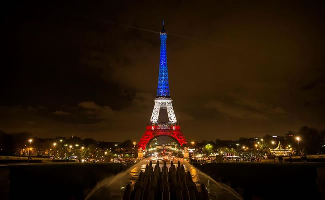 Los atentados detuvieron todo alumbrado en París. Foto: EFE