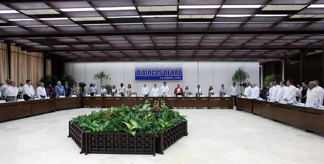 Mesa de los diálogos de paz en Colombia en La Habana, Cuba. Foto: EFE