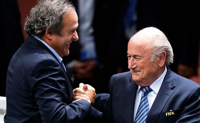 Blatter y Platini, sancionados de la FIFA por 8 años. Foto: EFE