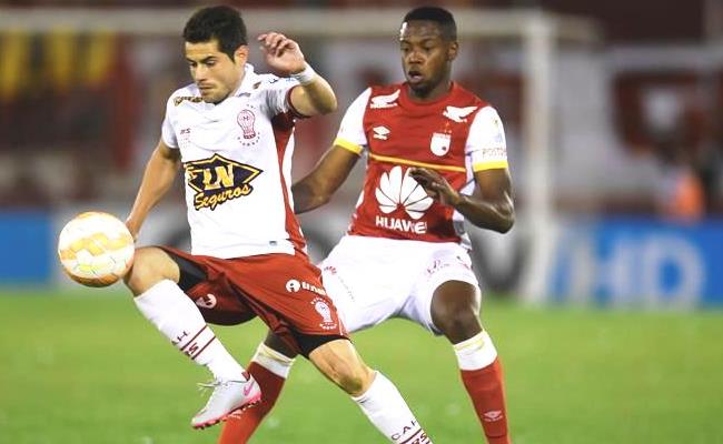 Santa Fe podría enfrentar a Huracán, su rival en la final de la Sudamericana. Foto: EFE