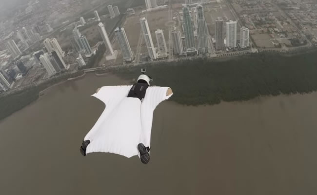 Momento del salto de Roberta sobre Panamá. Foto: Youtube