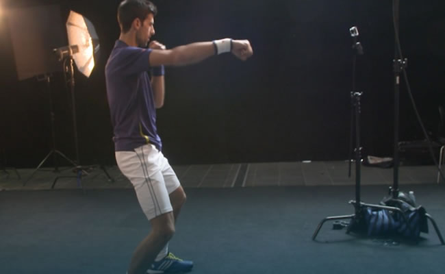 Novak Djokovic durante la sesión de fotográfica. Foto: Youtube