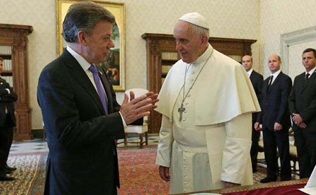 Juan Manuel Santos y el Papa Francisco. Foto: EFE