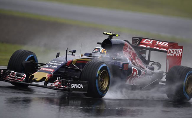 Pruebas de Fórmula 1 para neumáticos de piso mojado. Foto: EFE