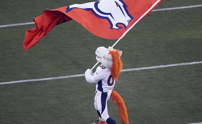 Los Broncos se quedaron con el título del Super Bowl 50. Foto: EFE