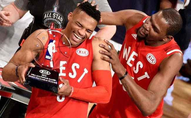 Oeste celebra el título de campeones del Juego de las Estrellas de la NBA. Foto: EFE