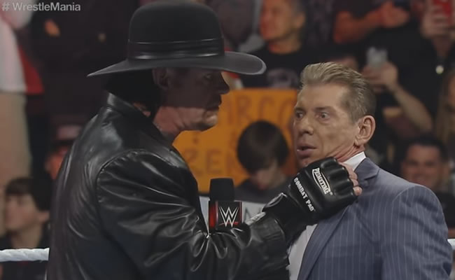 'The Undertaker' le deja claro a Vince McMahon las consecuencia de la pelea con su hijo. Foto: Youtube
