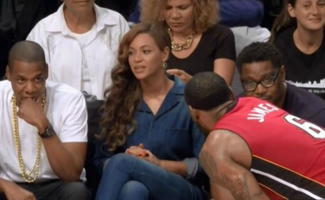 LeBron James en un partido y Jay-Z y Beyoncé de invitados. Foto: Youtube