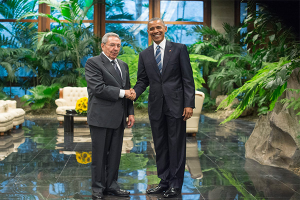 Barack Obama y Raúl Castro. Foto: EFE