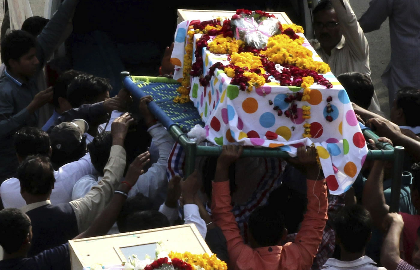 Funeral de víctimas por atentado en Lahore. Foto: EFE
