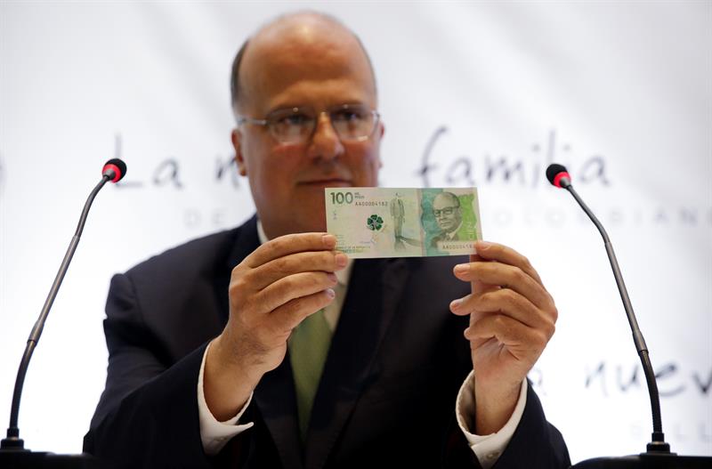 En Colombia inicia la circulación del nuevo billete de 100 mil pesos. Foto: EFE