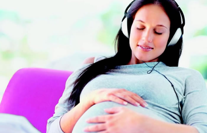 El tapón intravaginal permite que el feto escuche música y respondan a estímulos sonoros. Foto: Instagram