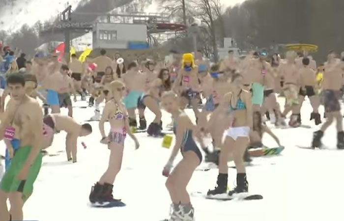 Miles de personas esquiando en Sochi (Rusia). Foto: Youtube