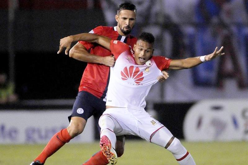 Independiente Santa Fe perdió 1-0 ante Cerro Porteño en Asunción, Paraguay. Foto: EFE