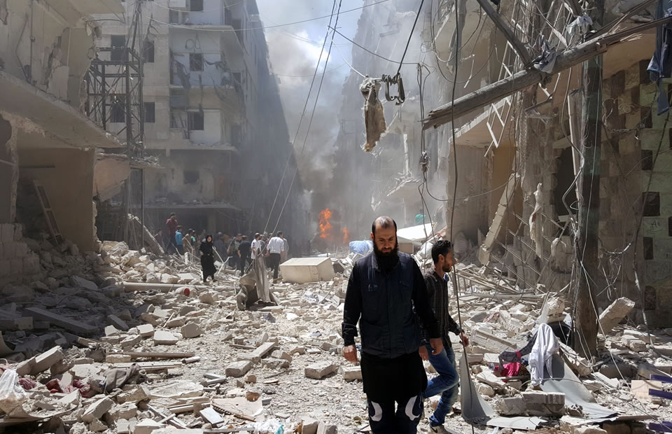 Cientos de civiles muerto por bombardeo en Alepo, Siria. Foto: EFE
