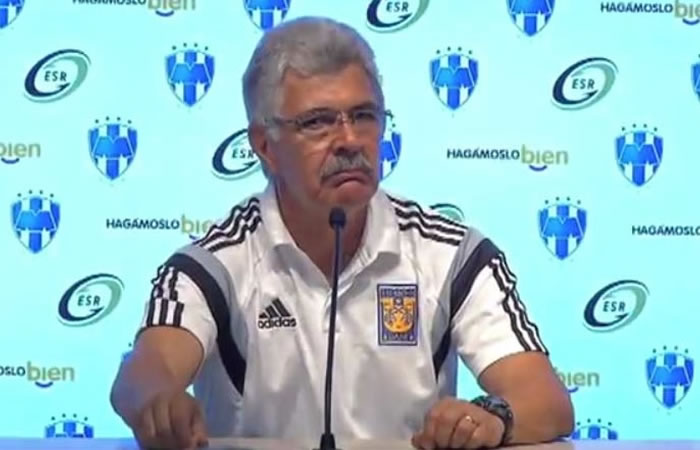 El entrenador de Tigres enojado en rueda de prensa. Foto: Youtube