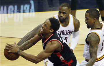 NBA: LeBron desintegra a los Raptors