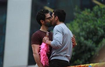 Poncho Herrera es captado besando a otro actor