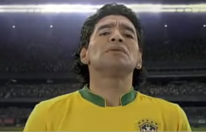 Diego Armando Maradona con la camiseta de Brasil. Foto: Youtube