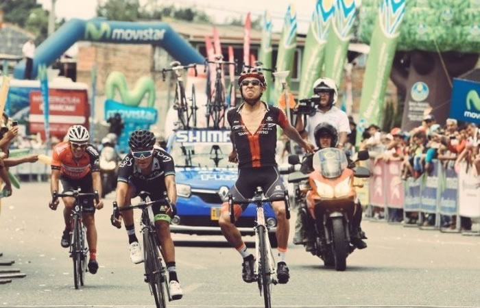 Camacho ganó la etapa 11 de la Vuelta a Colombia. Foto: Twitter