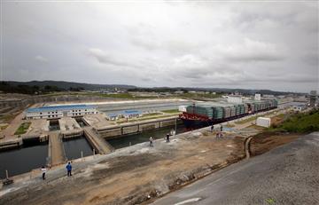 Panamá inauguró su canal con un buque chino 