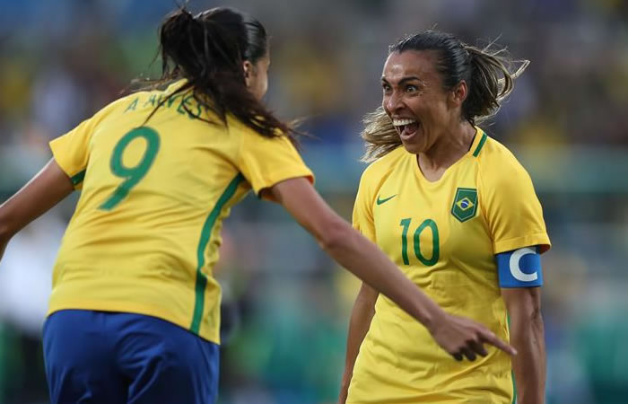 Marta celebra uno de los goles de Brasil. Foto: EFE