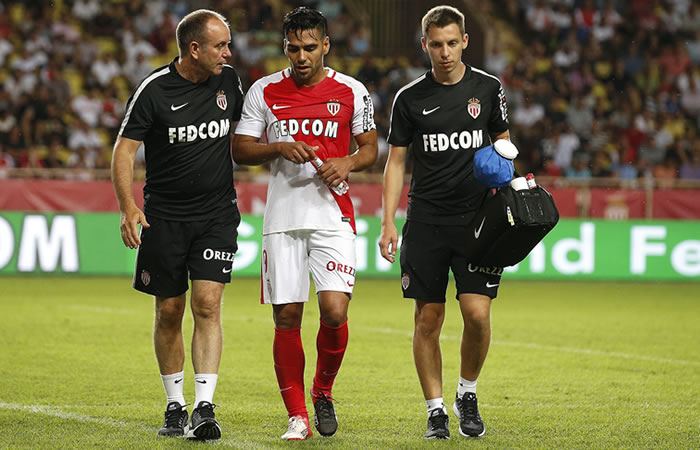 Falcao salió lesionado ante el Fenerbahce. Foto: EFE