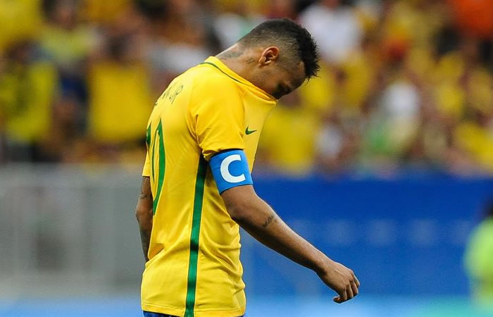 Neymar decepcionado por el empate ante Iraq. Foto: EFE