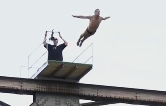 El clavadista falleció al intentar un salto a más de 20 metros. Foto: Youtube