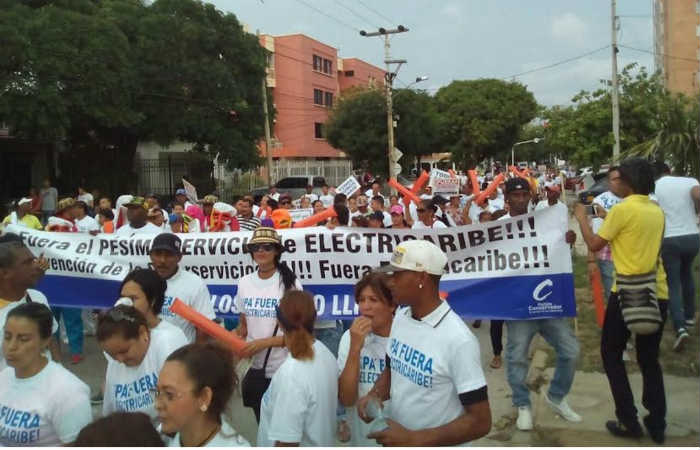 Ciudadanos protestan en Barranquilla por el mal servicio de Electricaribe. Foto: Twitter