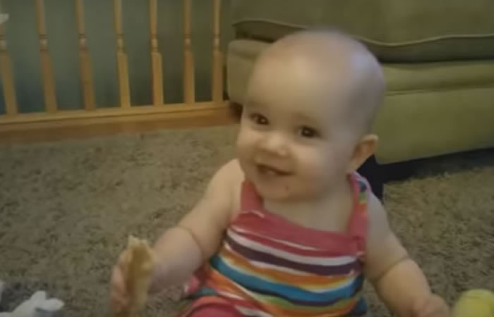 La "maléfica" risa de este bebé es furor en las redes. Foto: Youtube