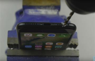 Apple: Personas taladran su iPhone 7