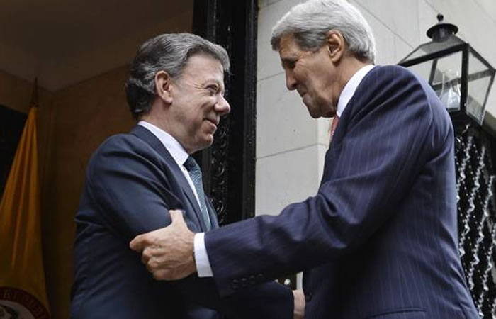 Juan Manuel Santos y el secretario de Estado de EE.UU., John Kerry. Foto: EFE