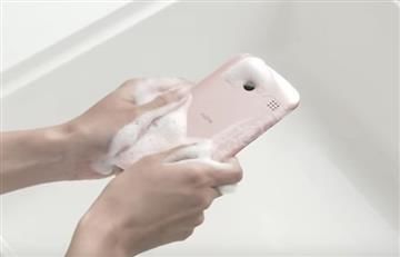 Smartphone se puede lavar con agua y jabón 