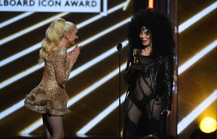 Cher recibe el galardón al icono Billboard. Foto: AFP