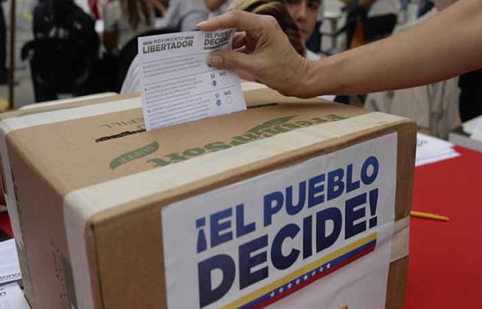 Con normalidadd marcha la jornada de Plebiscito en Venezuela. Foto: AFP
