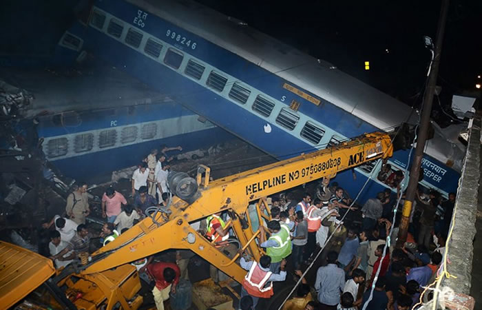 El accidente ya deja más de 20 muertos. Foto: AFP