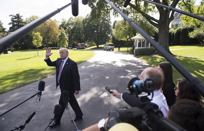 El presidente de los Estados Unidos, Donald Trump, hablando a los medios de comunicación. Foto: AFP