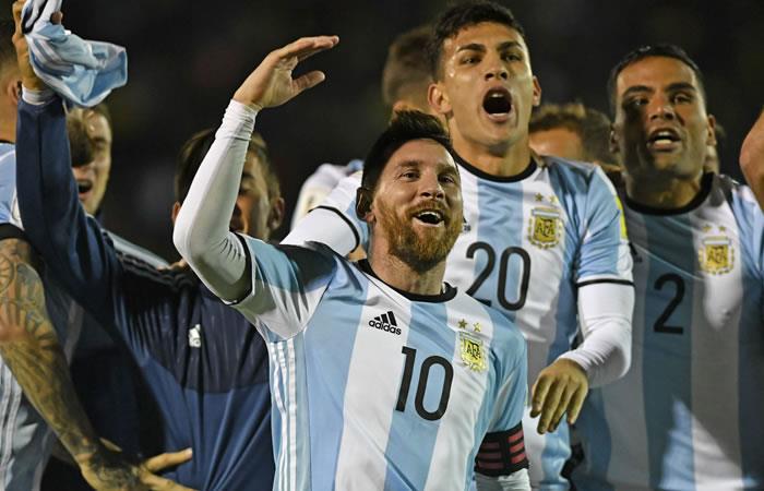 Leo Messi celebra su tripleta y la clasificación al Mundial. Foto: AFP