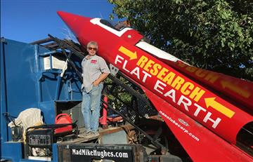 Hombre arma cohete casero para probar que la Tierra es plana 